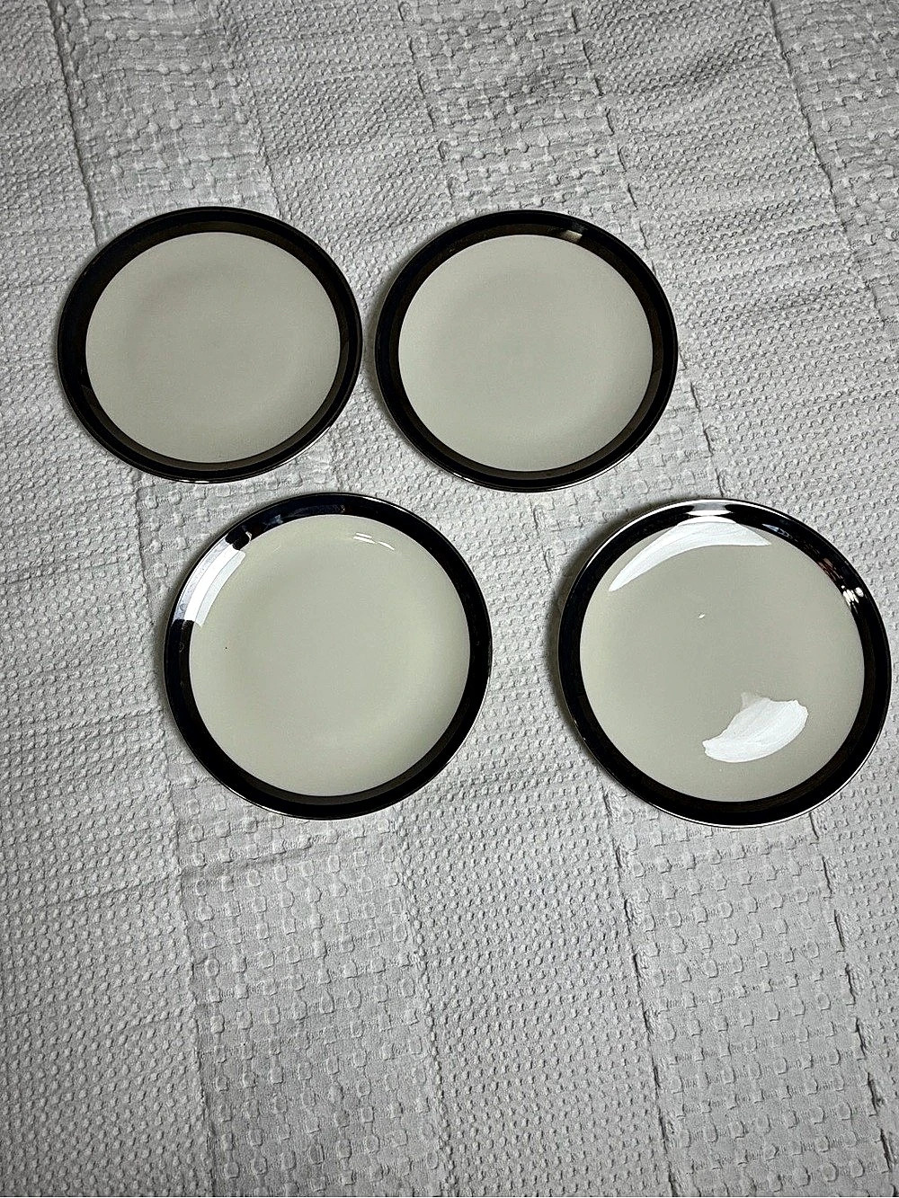 Gorham Black Contessa 4-Piece Plate Set in White & Black